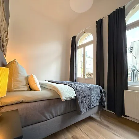 Apartment Exklusive 2-zimmer-wohnung *